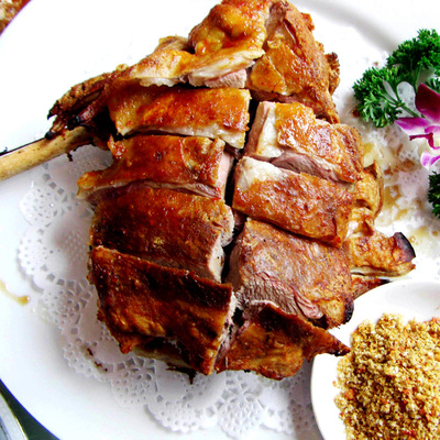 内蒙古草原上的风味之选 香辣羊杂小吃与羊杂碎汤